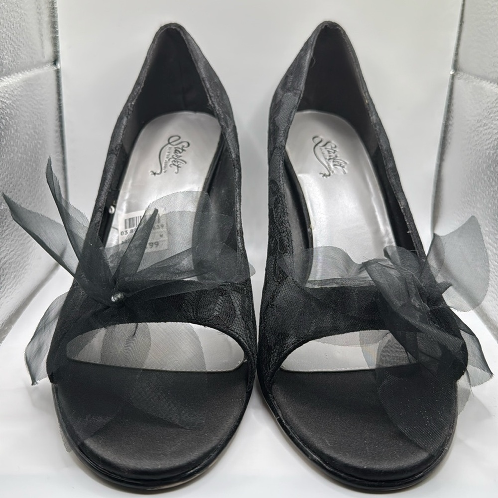 Black satin lace covered open toed heels.
With tulle flowered with a jem.